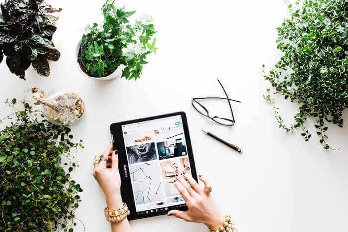 E-commerce web page on tablet E-commerce web page on tablet