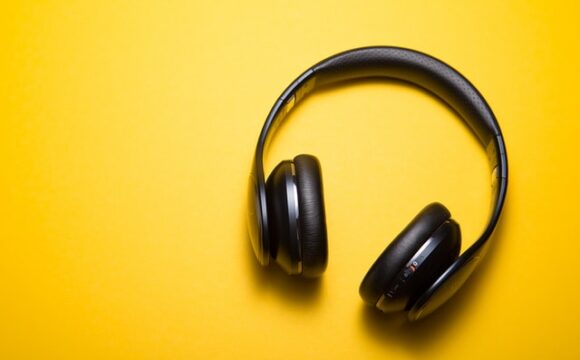 podcast headphones